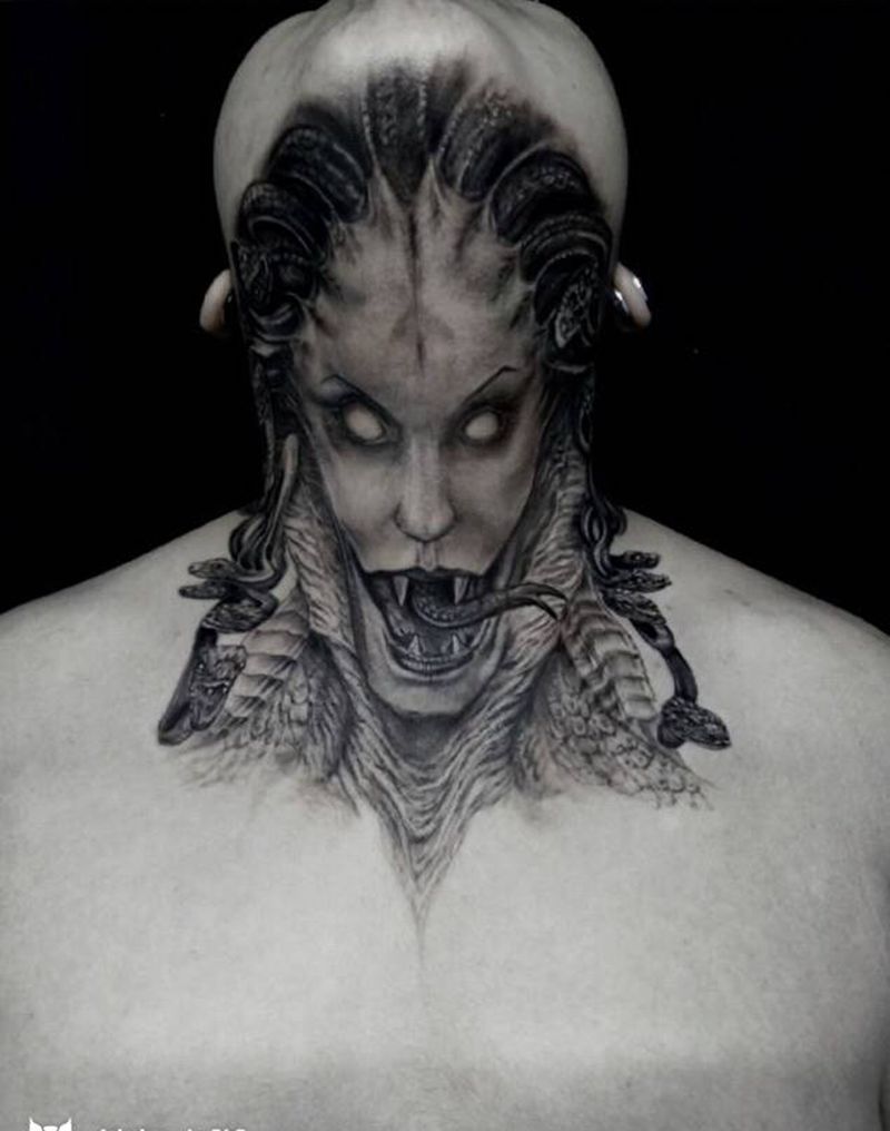 美杜莎纹身图片_颈部胸部欧美写实纹身图案
