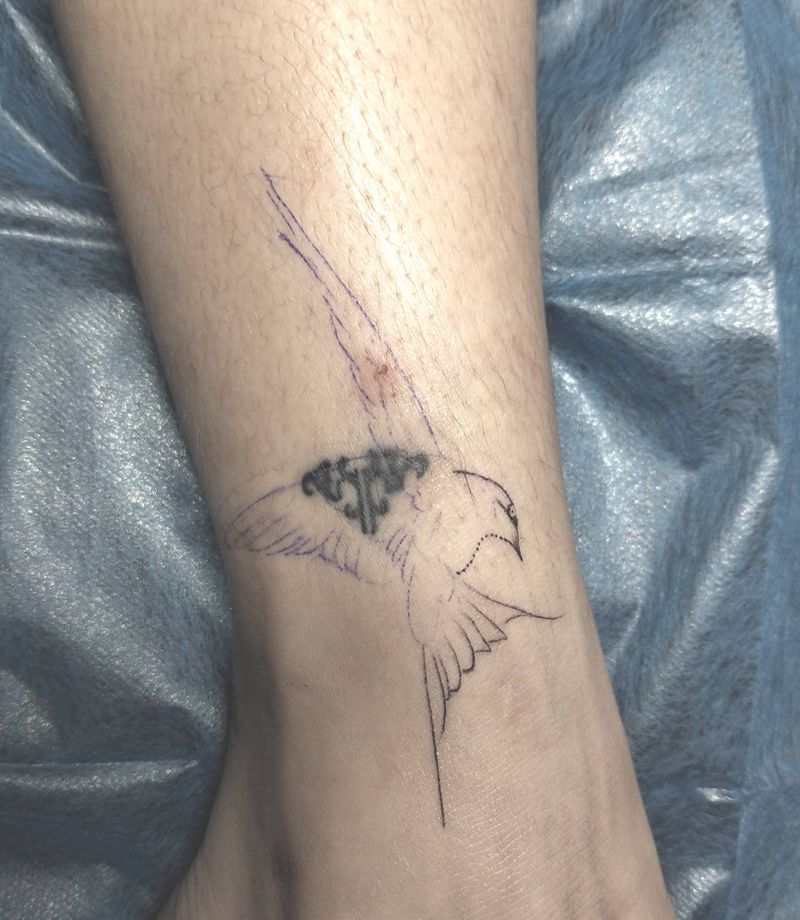 还珠格格小燕子纹身图片_腿部点刺纹身图案