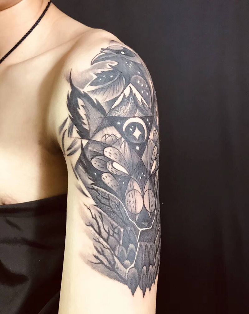 黑灰纹身图片_肩部纹身图案