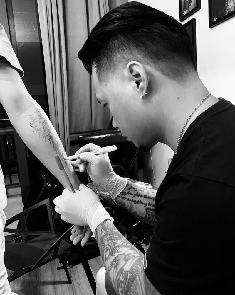 狮子纹身图片_手臂欧美写实纹身图案