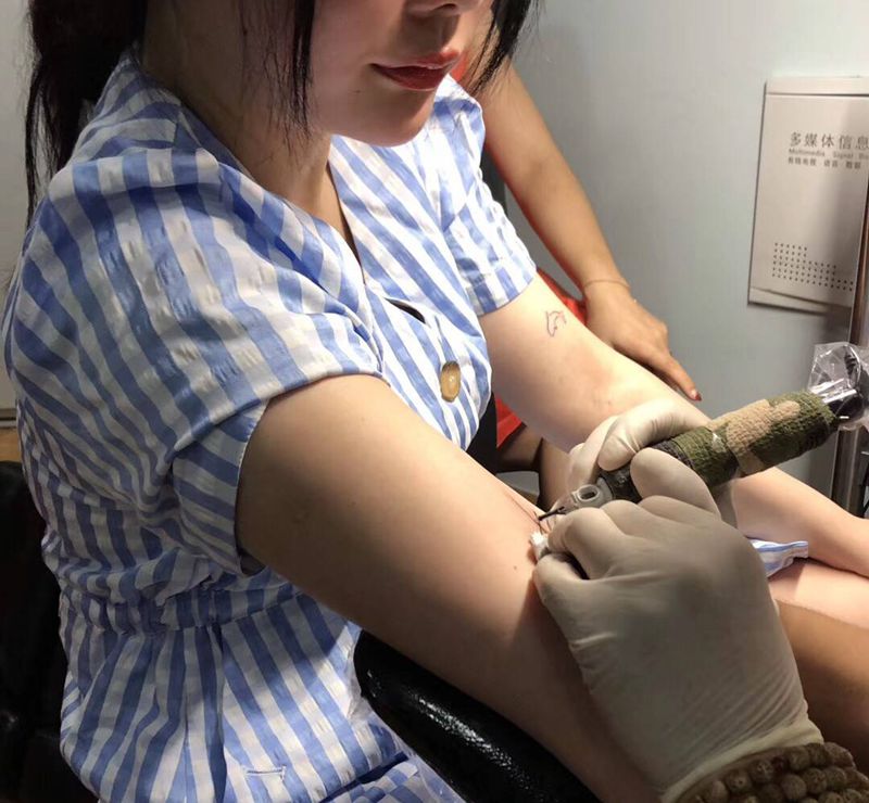 万达店小图纹身图片_背部纹身图案