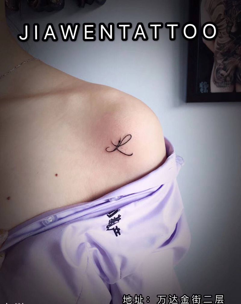 纹身师都靠一股仙气活着纹身图片_臀部纹身图案