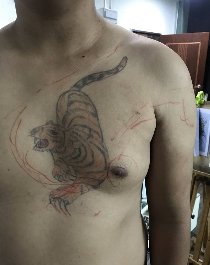 龙纹身图片_胸部纹身图案