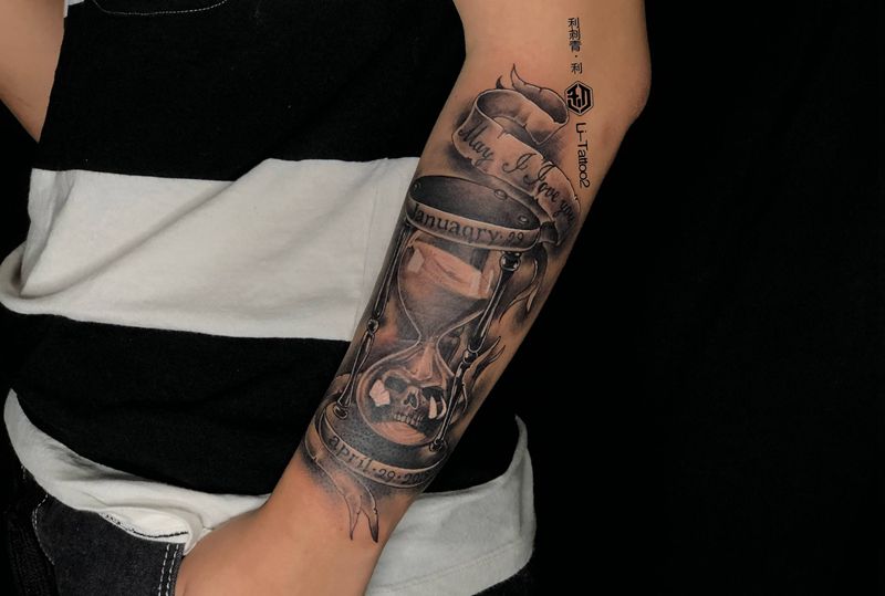 沙漏纹身图片_手臂纹身图案