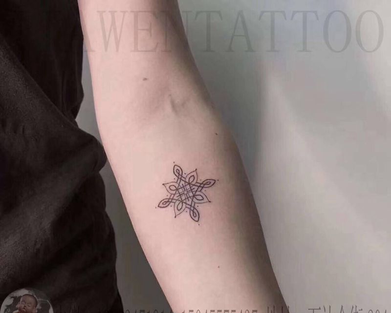 字母纹身图片_背部腹部纹身图案