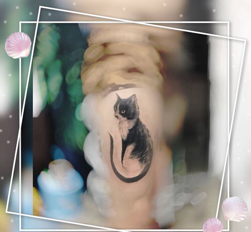 猫纹身图片_腿部猫纹身图案