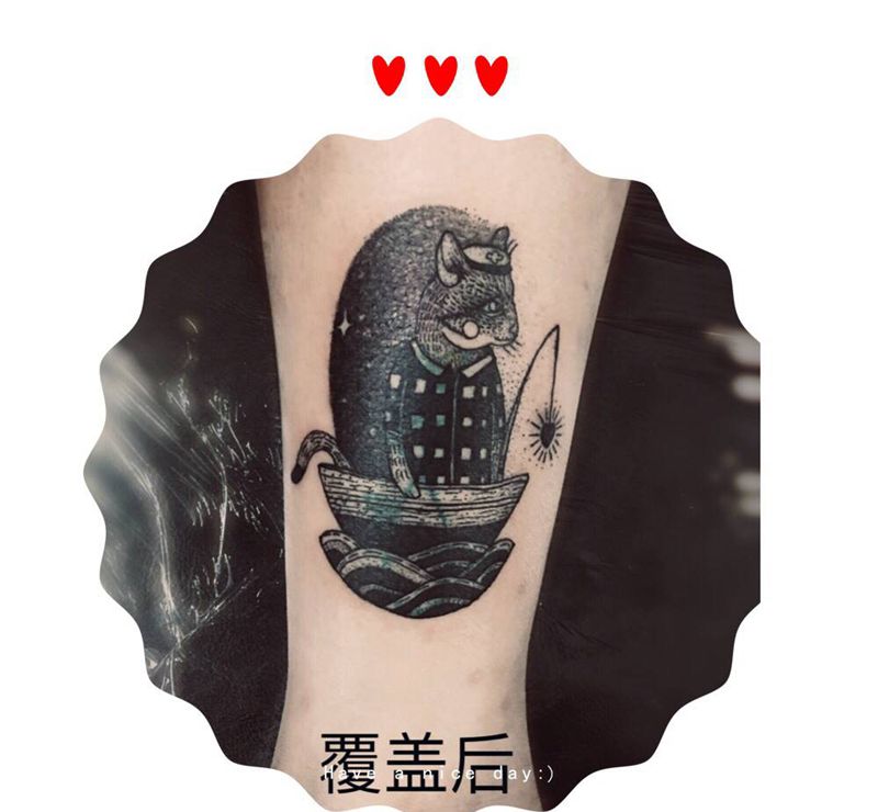 漂流的猫 覆盖纹身图片_脚部点刺猫纹身图案