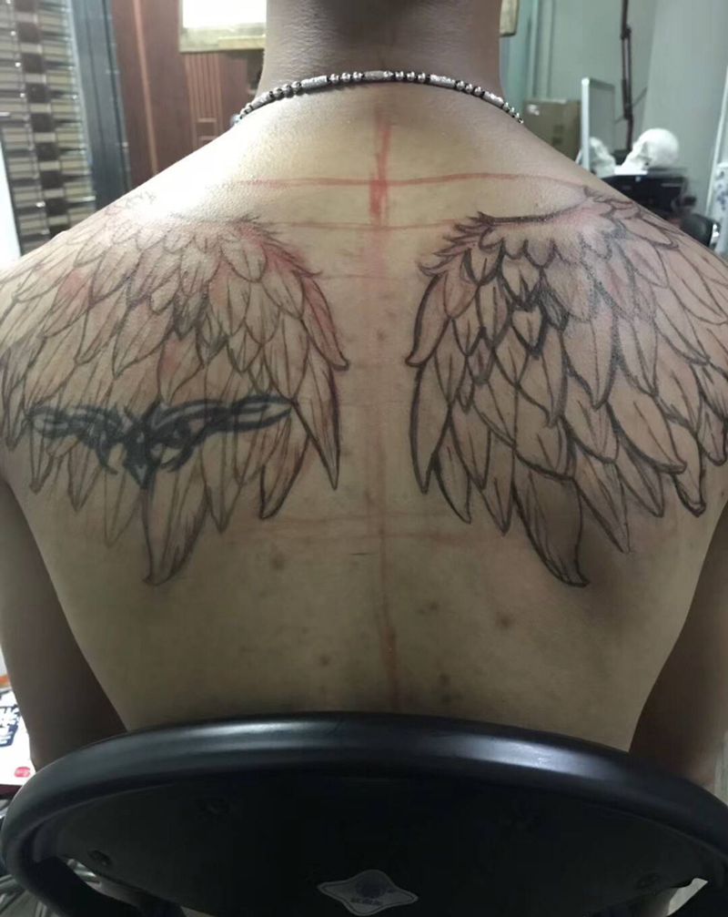 盖图作品，翅膀纹身图片_背部纹身图案