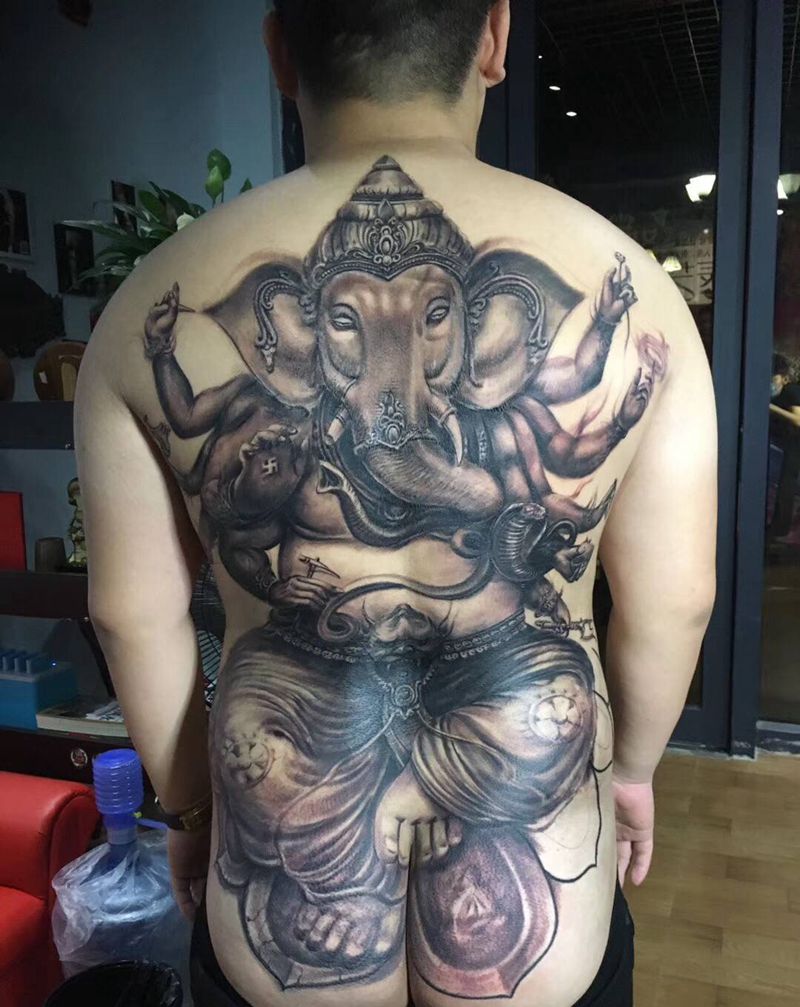 全场手绘以耗时20纹身图片_背部纹身图案