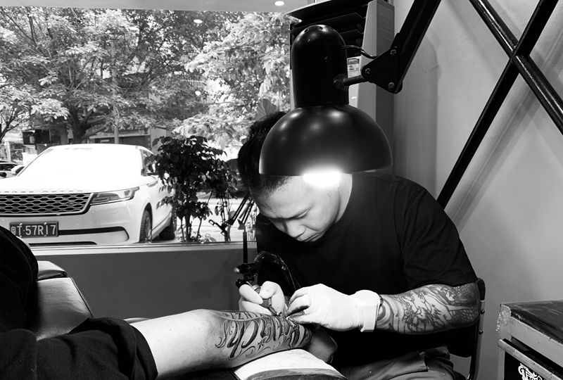 花体字纹身图片_手臂花体字纹身图案