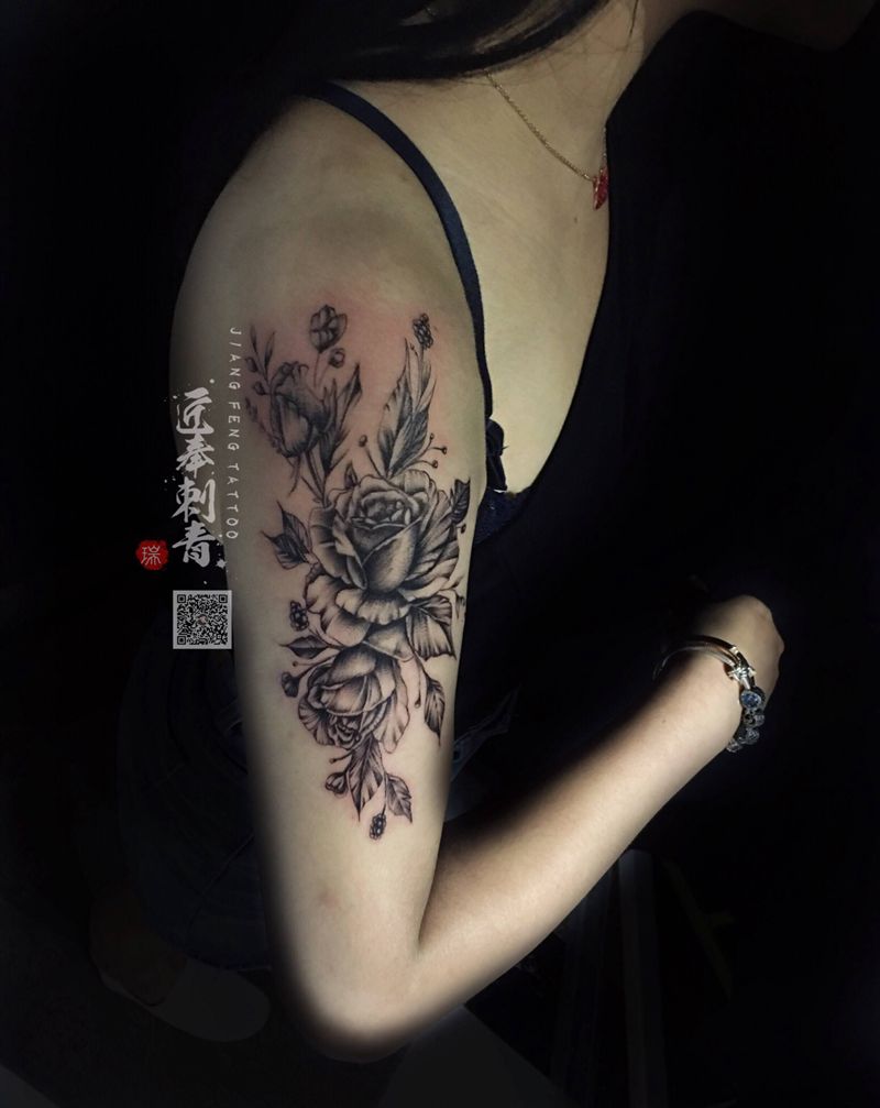 花卉纹身图片_手臂素描风纹身图案
