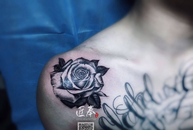 玫瑰纹身图片_欧美写实纹身图案
