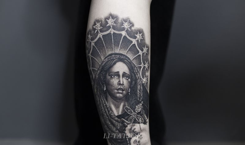 圣母纹身图片_脚部腿部欧美写实图腾光芒泪祈祷纹身图案