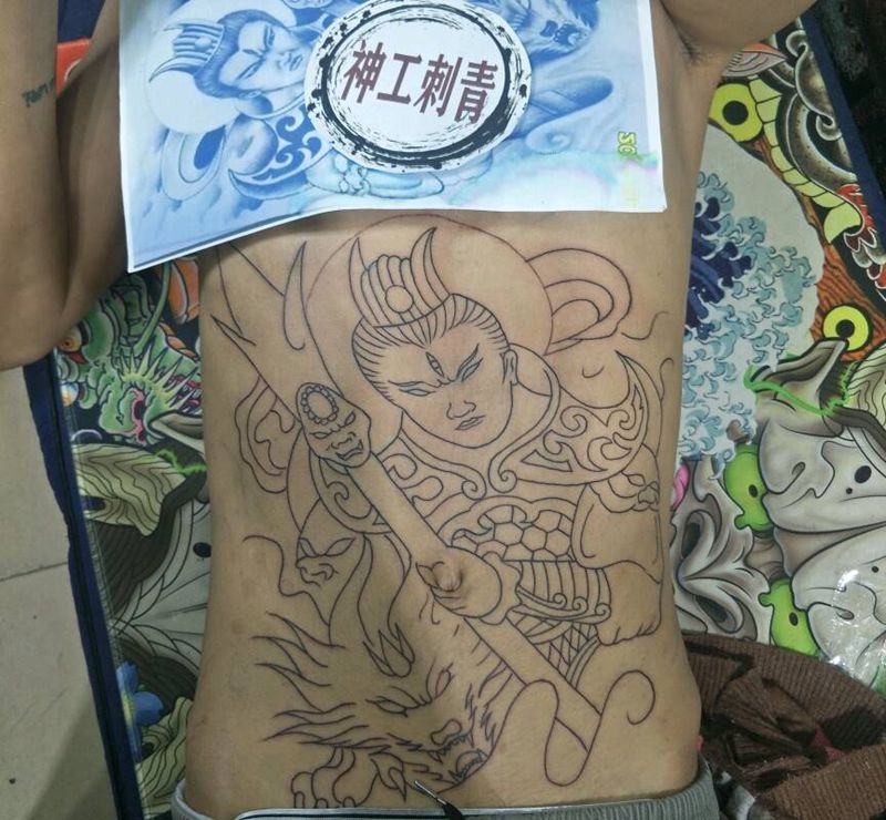 二郎神纹身图片_腹部纹身图案