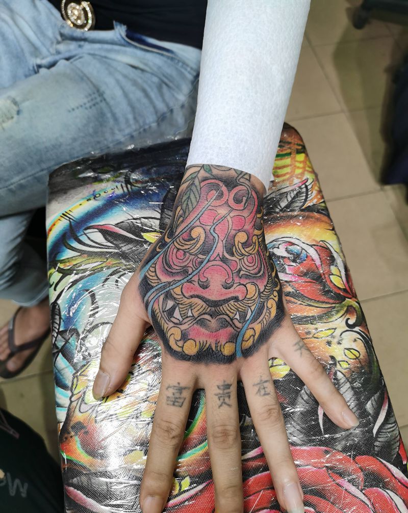 唐狮纹身图片_手部手臂纹身图案