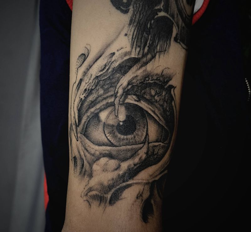 生化眼睛纹身图片_手臂欧美写实纹身图案
