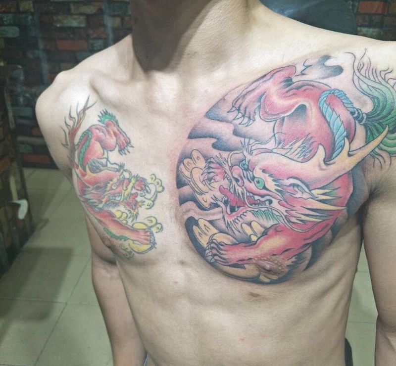 半甲纹身图片_胸部纹身图案