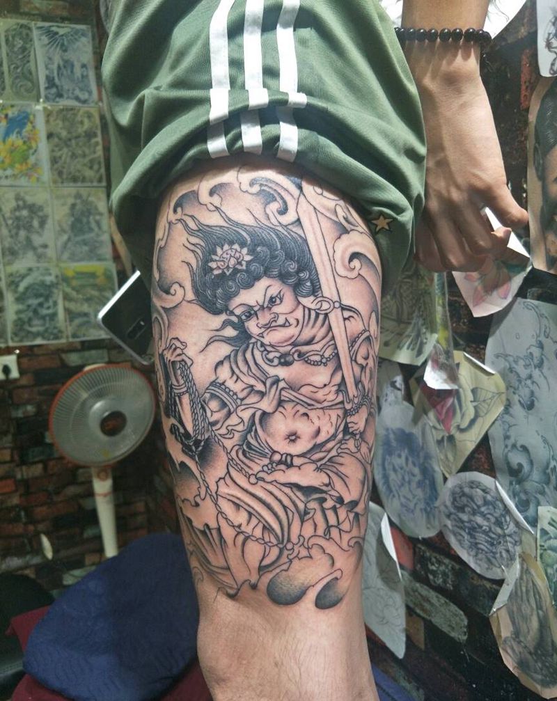 不动明王纹身图片_腿部纹身图案