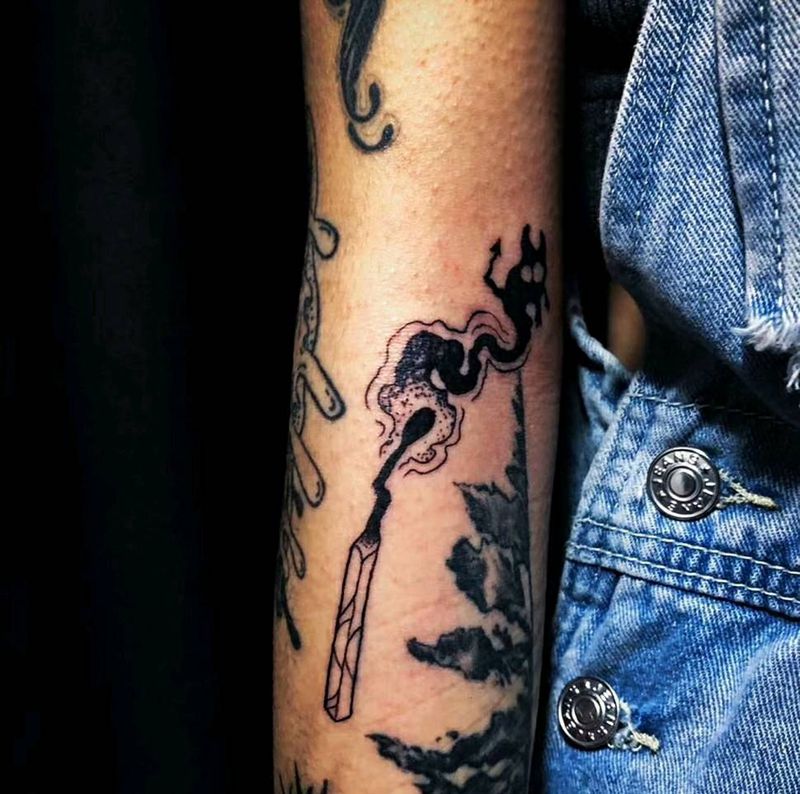 火柴纹身图片_手臂点刺New School火柴纹身图案