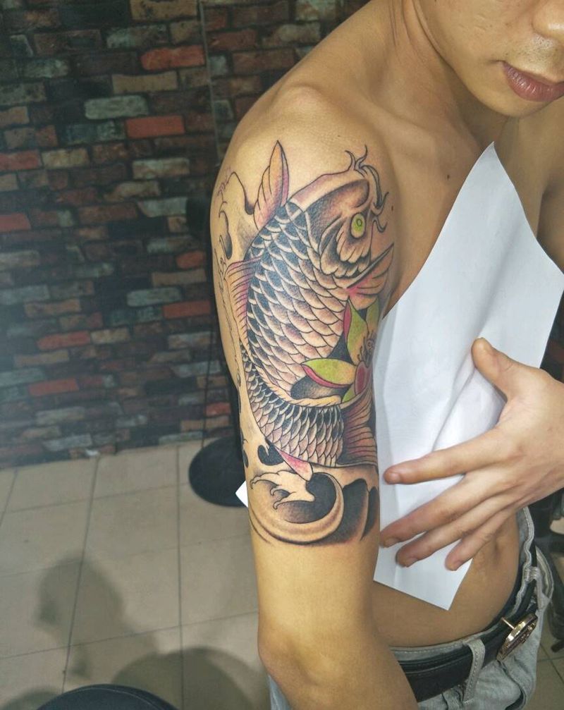 鲤鱼纹身图片_手臂纹身图案