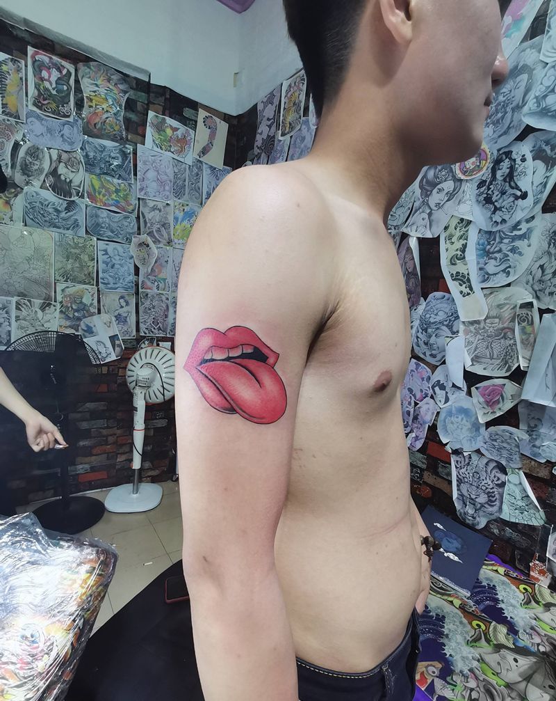 舌头纹身图片_手臂纹身图案