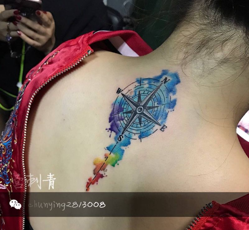 水彩指南针纹身图片