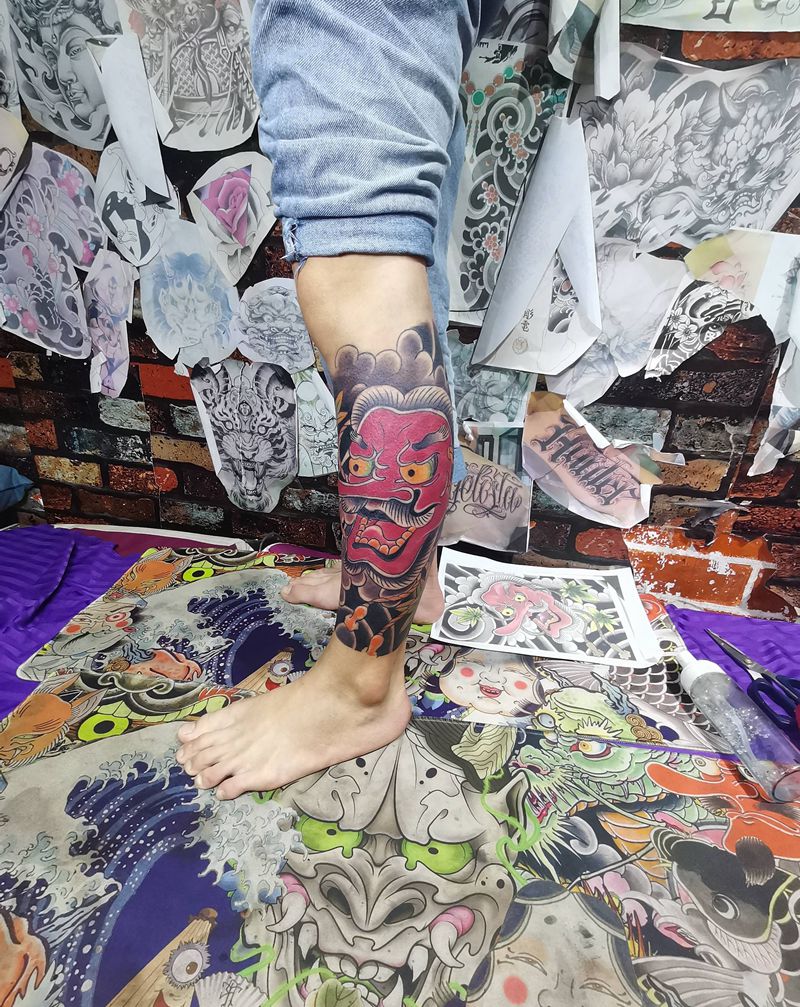 老传统纹身图片_腿部纹身图案