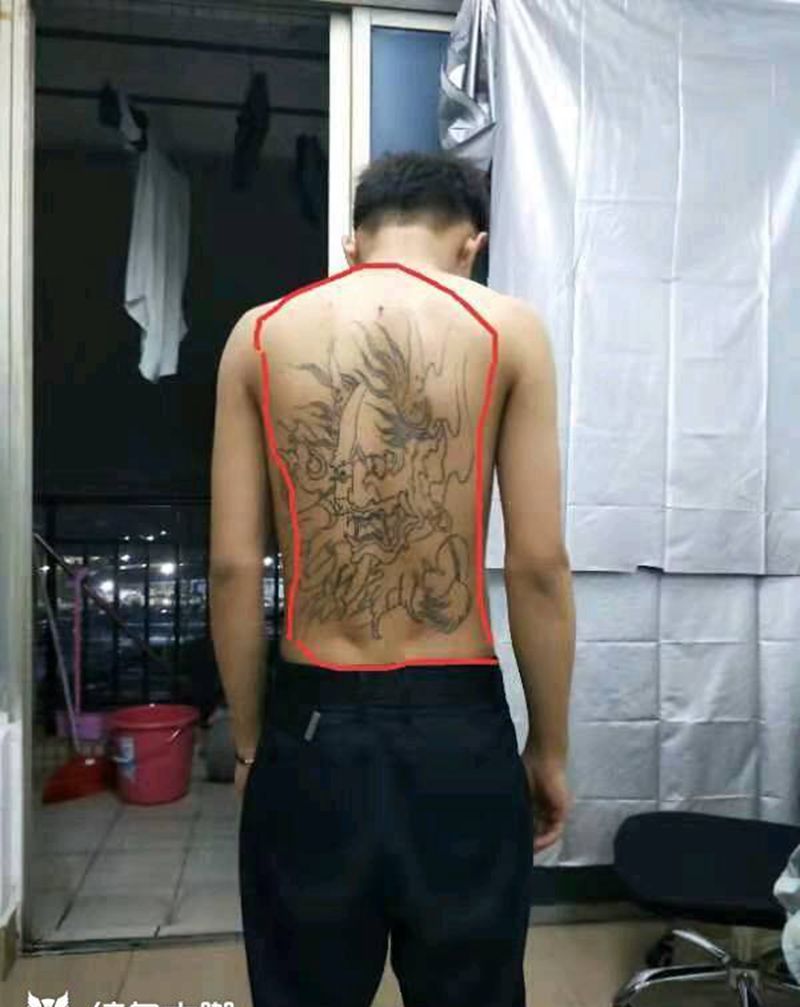 班若纹身图片_背部纹身图案