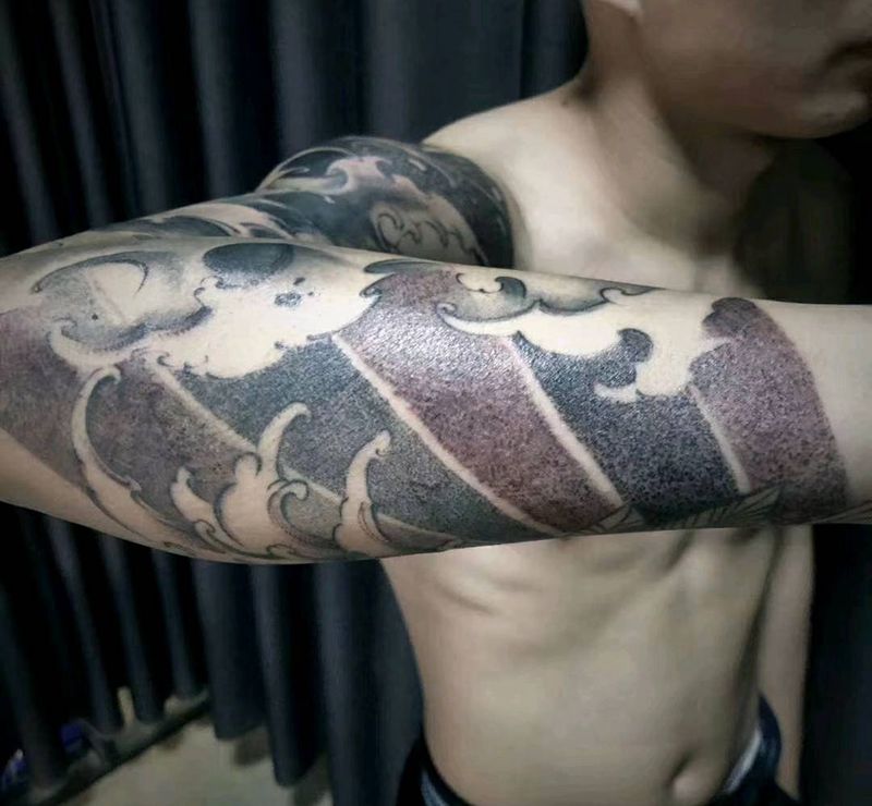 大浪花臂纹身图片_手臂新传统浪臂纹身图案