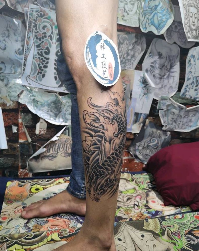 鲤鱼纹身图片_腿部纹身图案