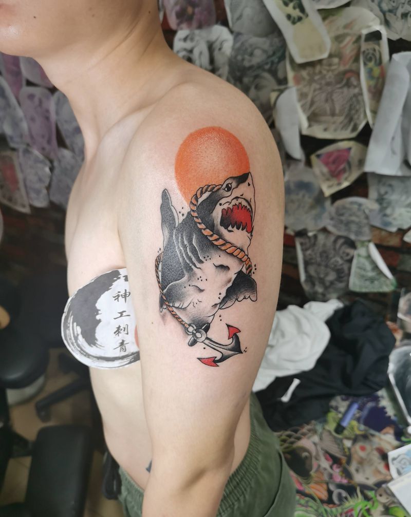鲨鱼纹身图片_手臂手部纹身图案
