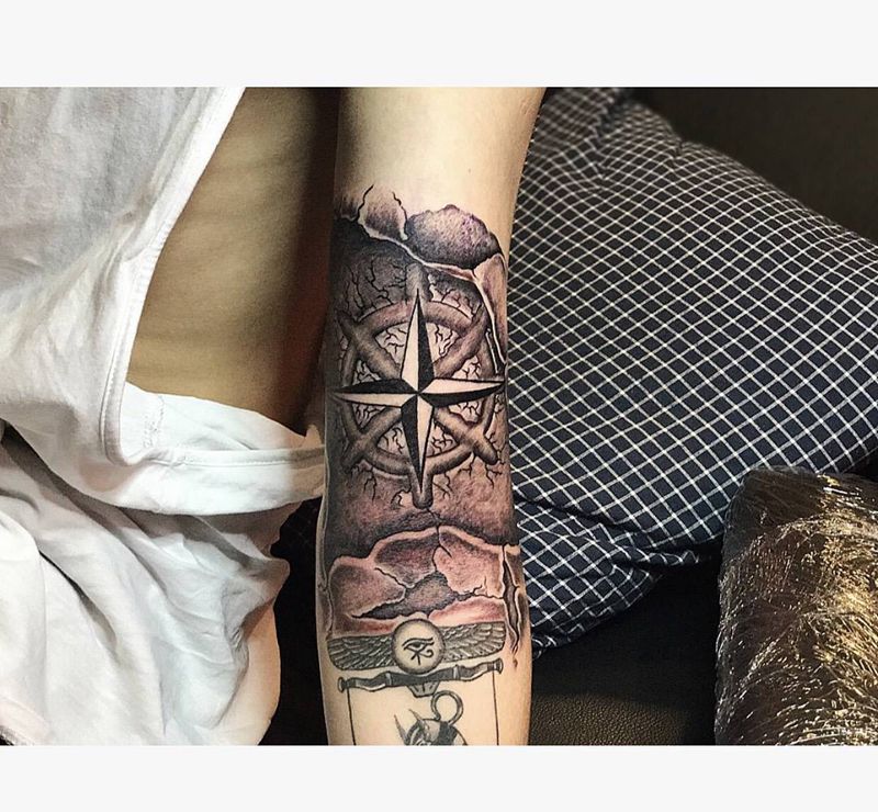 指南针纹身图片