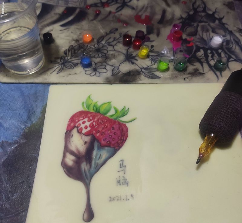 找手感纹身图片_背部新传统欧美写实纹身图案