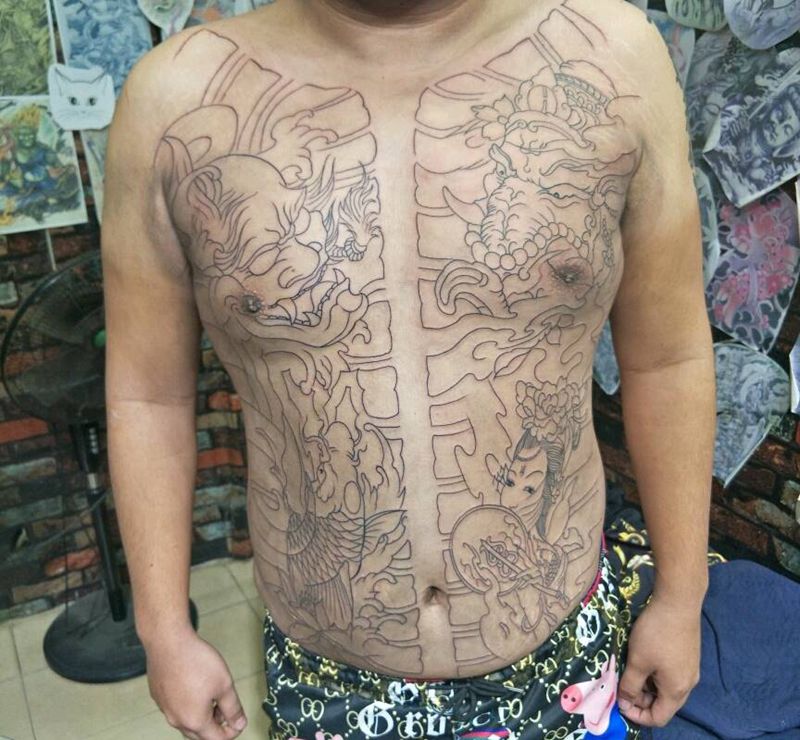 开衫纹身图片_胸部腹部纹身图案