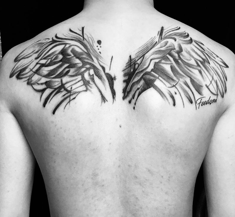 背部翅膀纹身图片