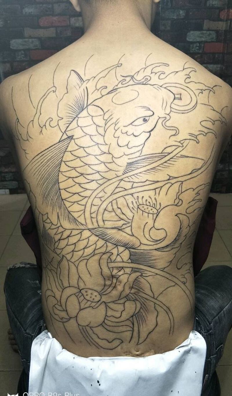 鲤鱼线条纹身图片