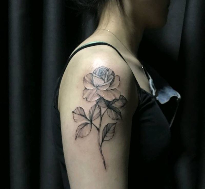 玫瑰纹身图片_手臂点刺纹身图案