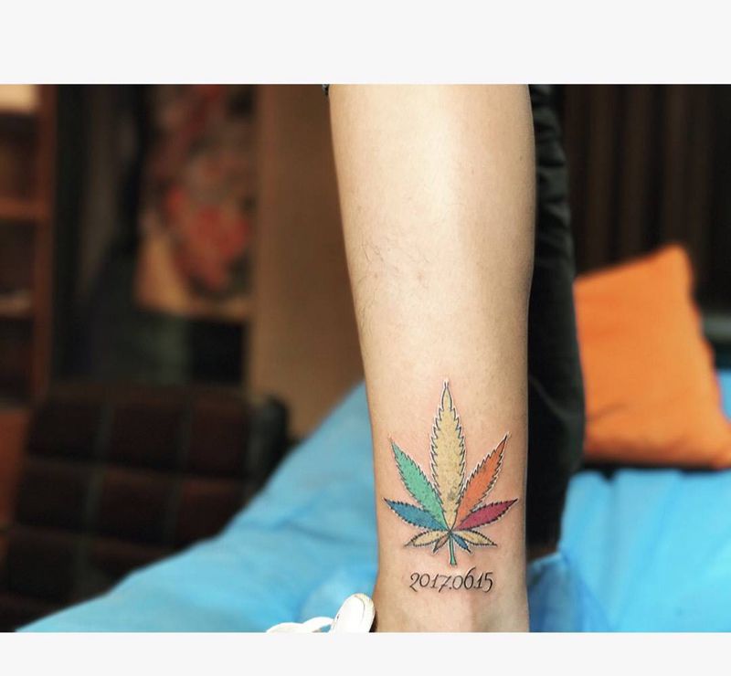 大麻叶纹身图片