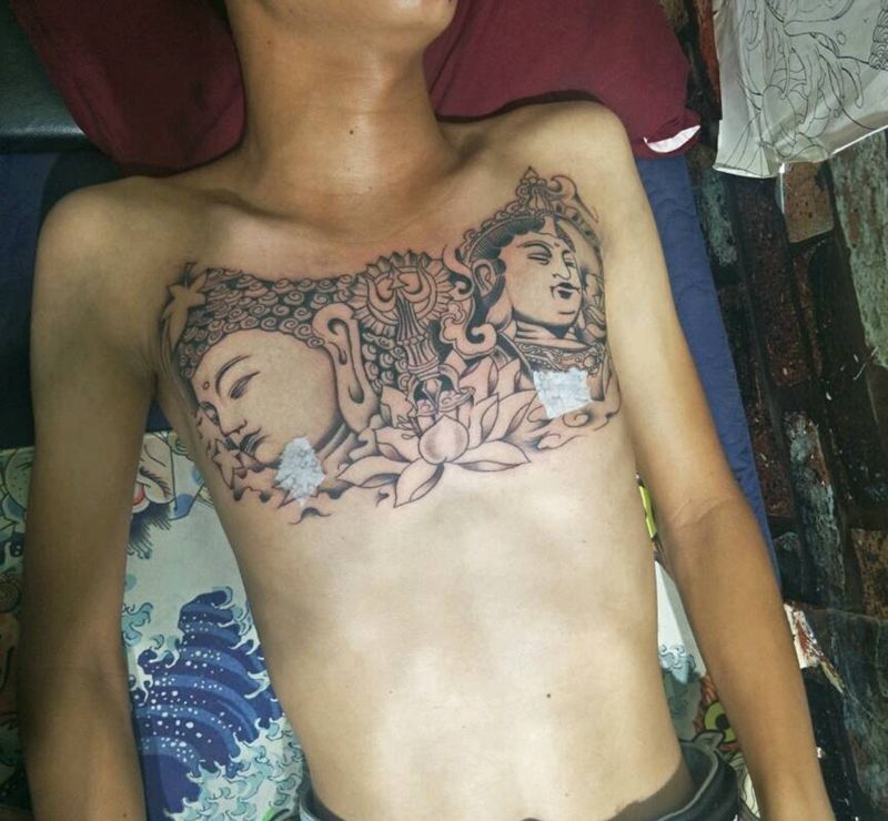 花胸纹身图片_胸部纹身图案