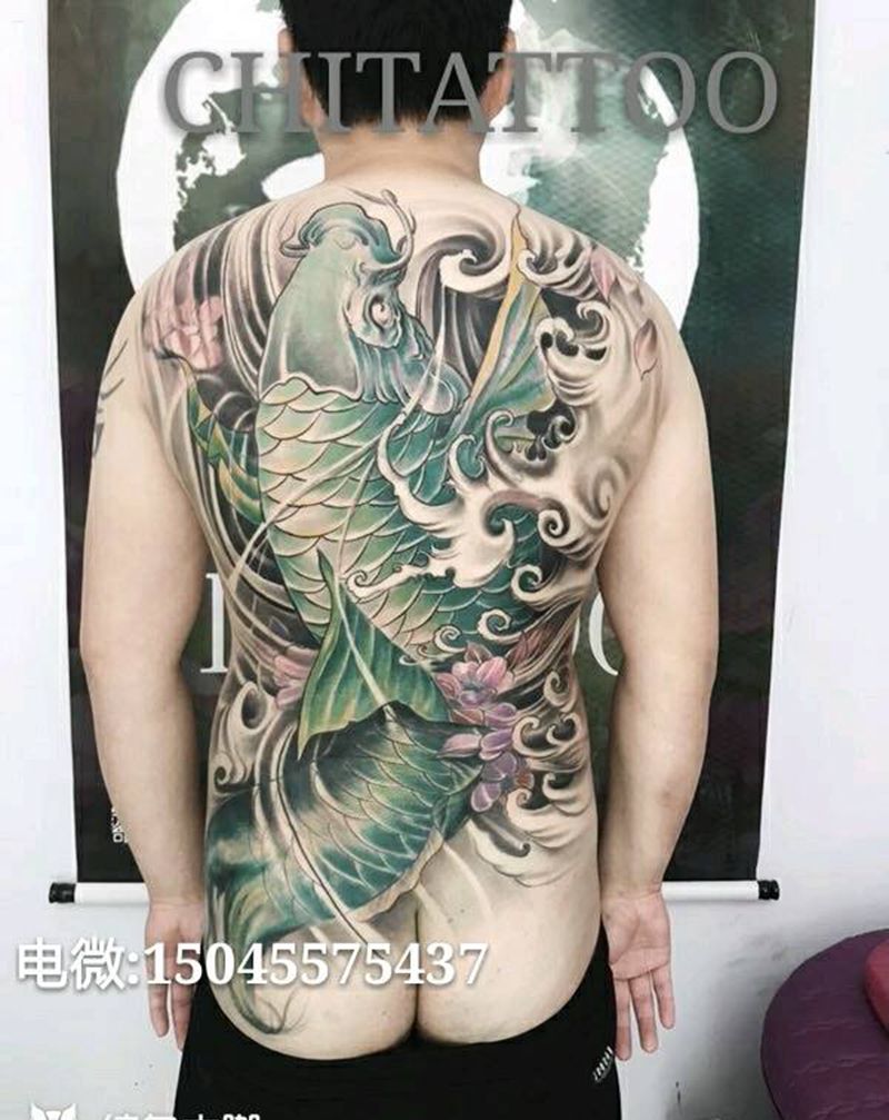 满背鱼纹身图片
