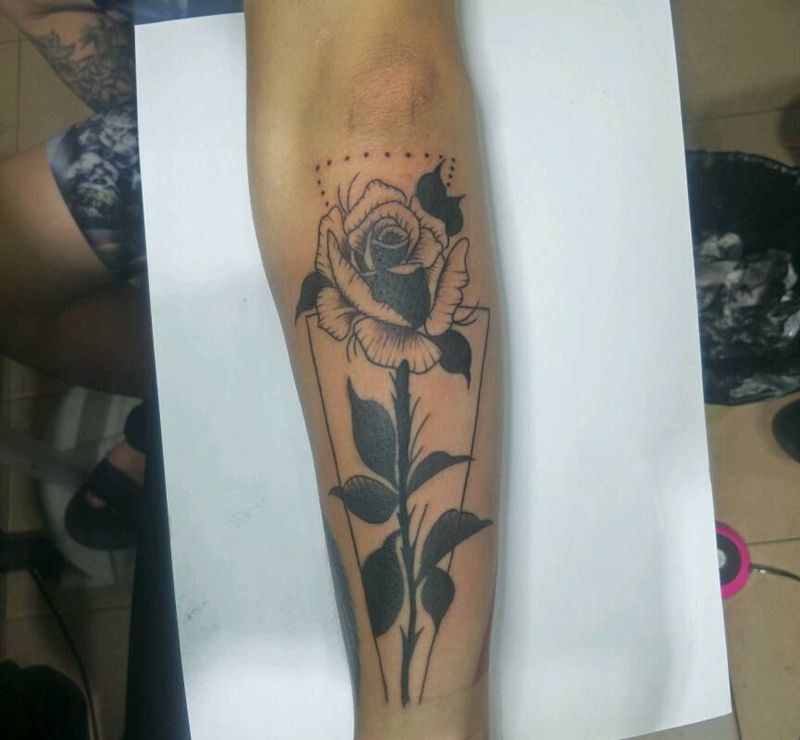 玫瑰纹身图片_手部纹身图案