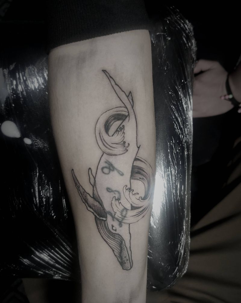 遮盖鲸鱼纹身图片_手臂欧美写实新传统纹身图案