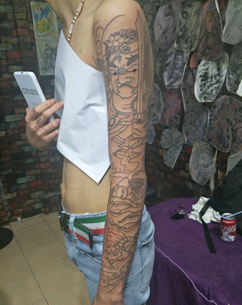 花臂线条纹身图片_手臂纹身图案