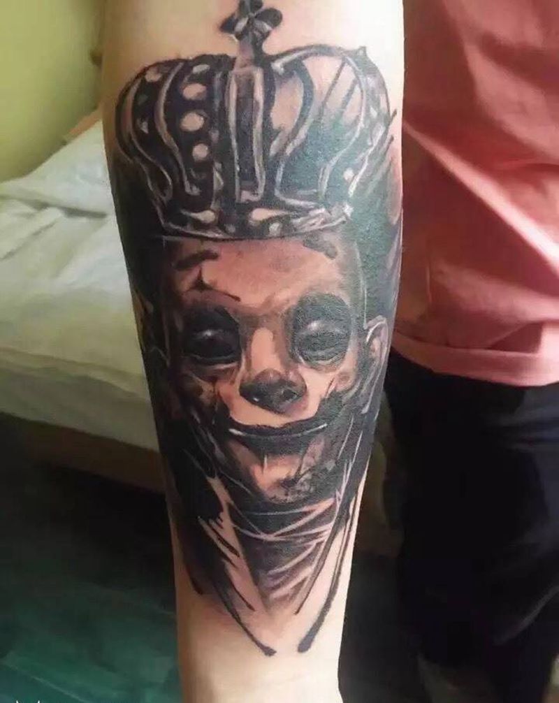 持刺青作品纹身图片