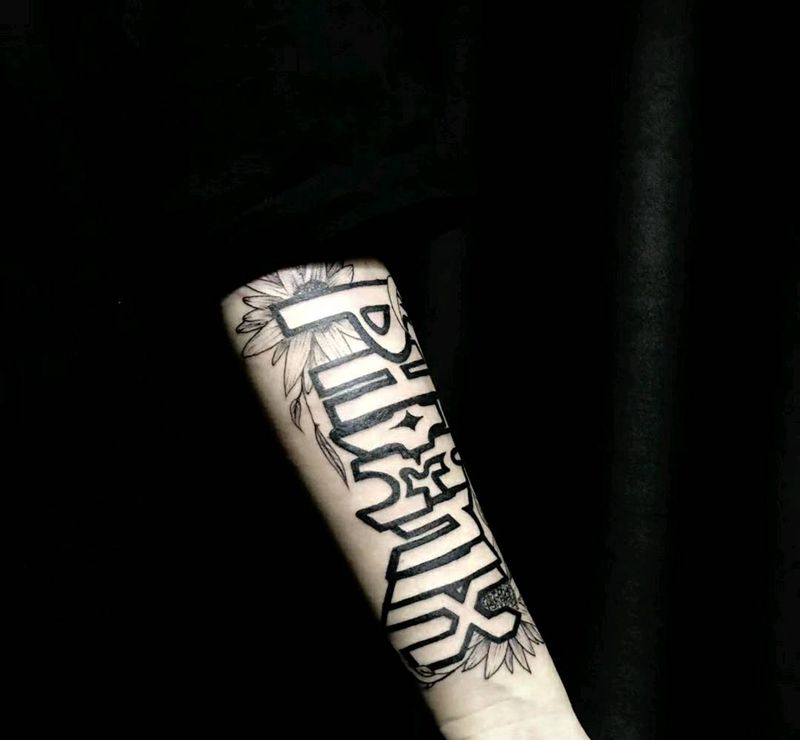 花臂少女纹身图片_手臂点刺图腾花臂纹身图案