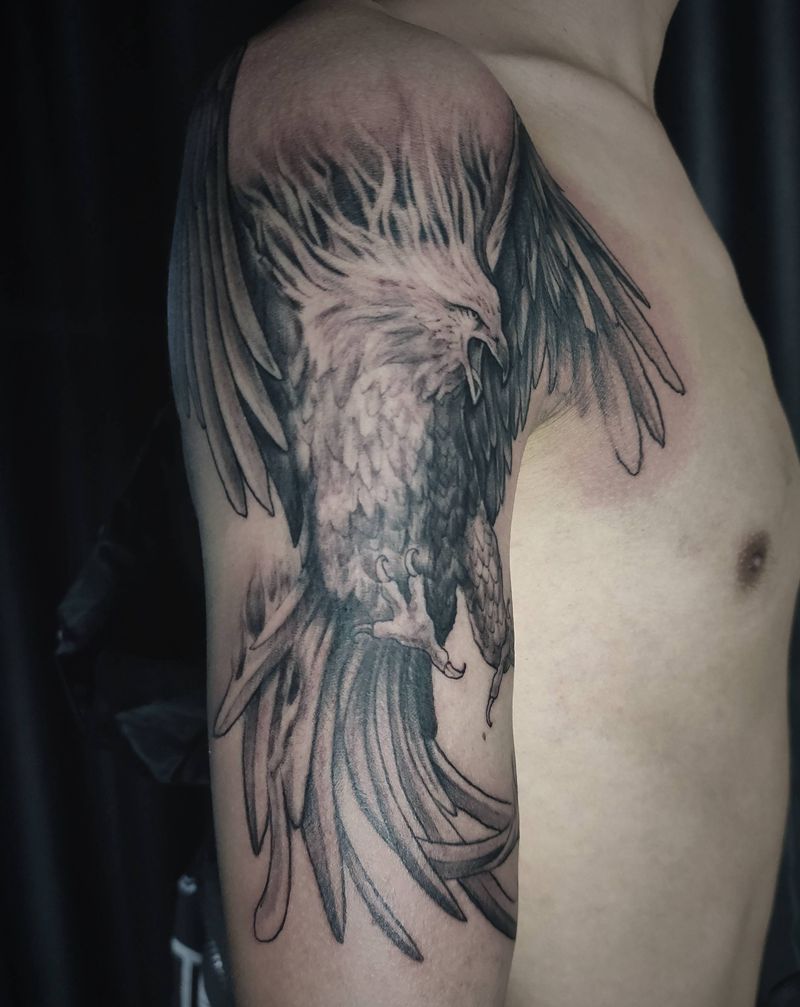凤凰纹身图片_胸部肩部欧美写实新传统凤凰纹身图案