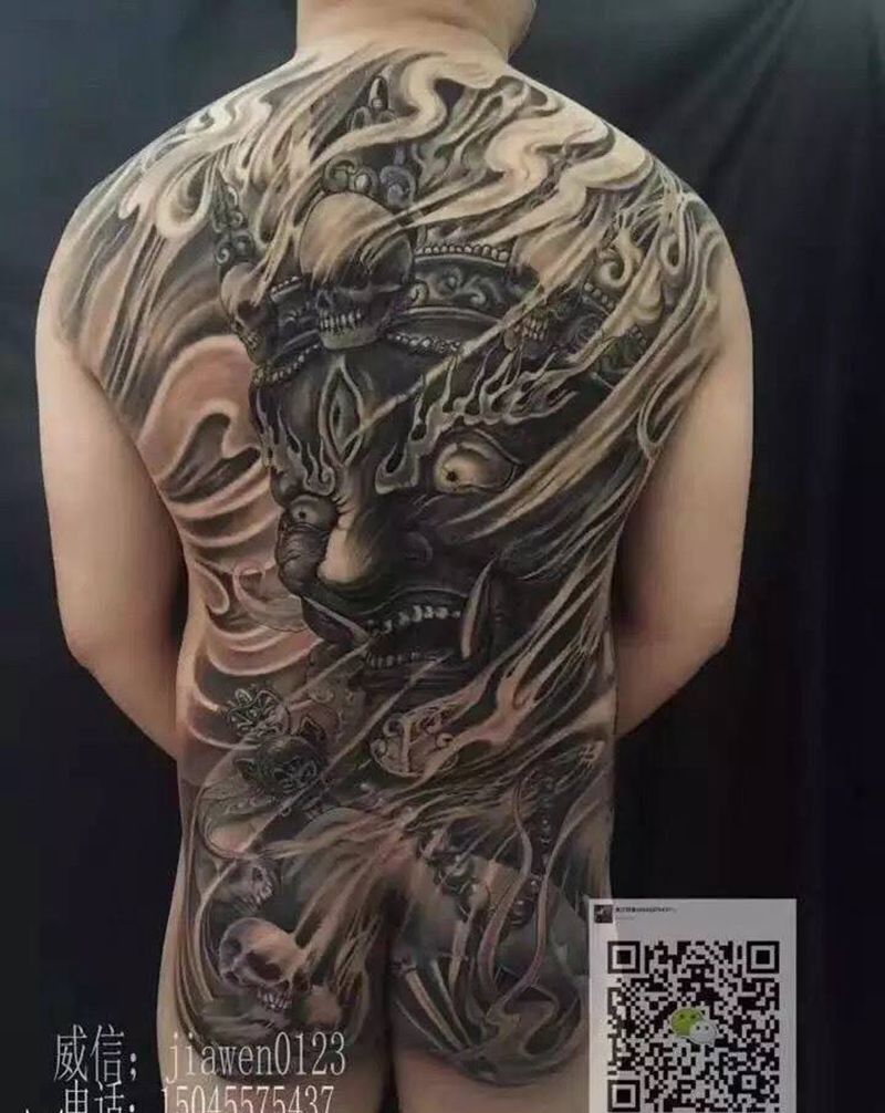 持刺青作品纹身图片