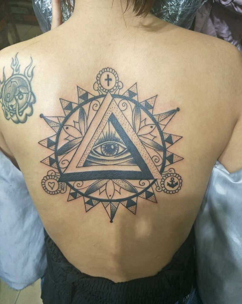 上帝之眼纹身图片_背部纹身图案