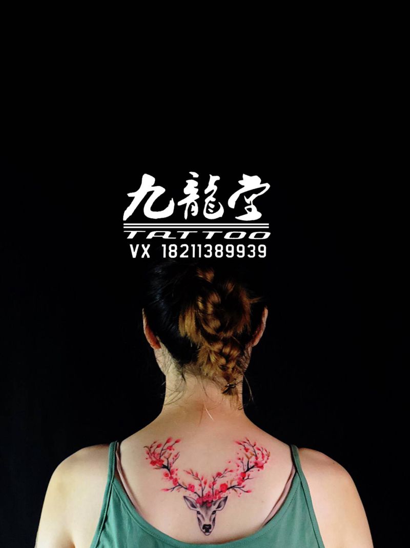 花纹身图片_颈部纹身图案