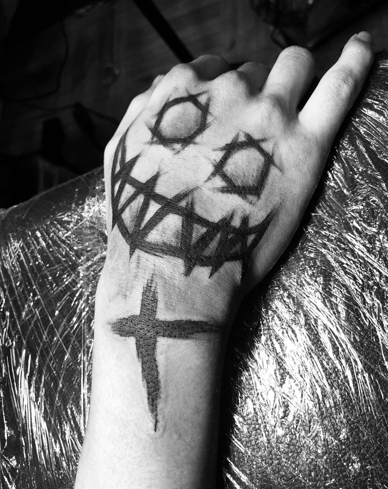 小丑纹身图片_手部纹身图案